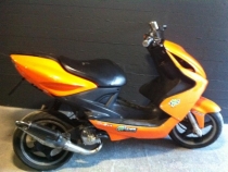 Yamaha Aerox R naked oranje